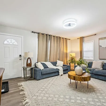 4Br Near Wheaton College Villa